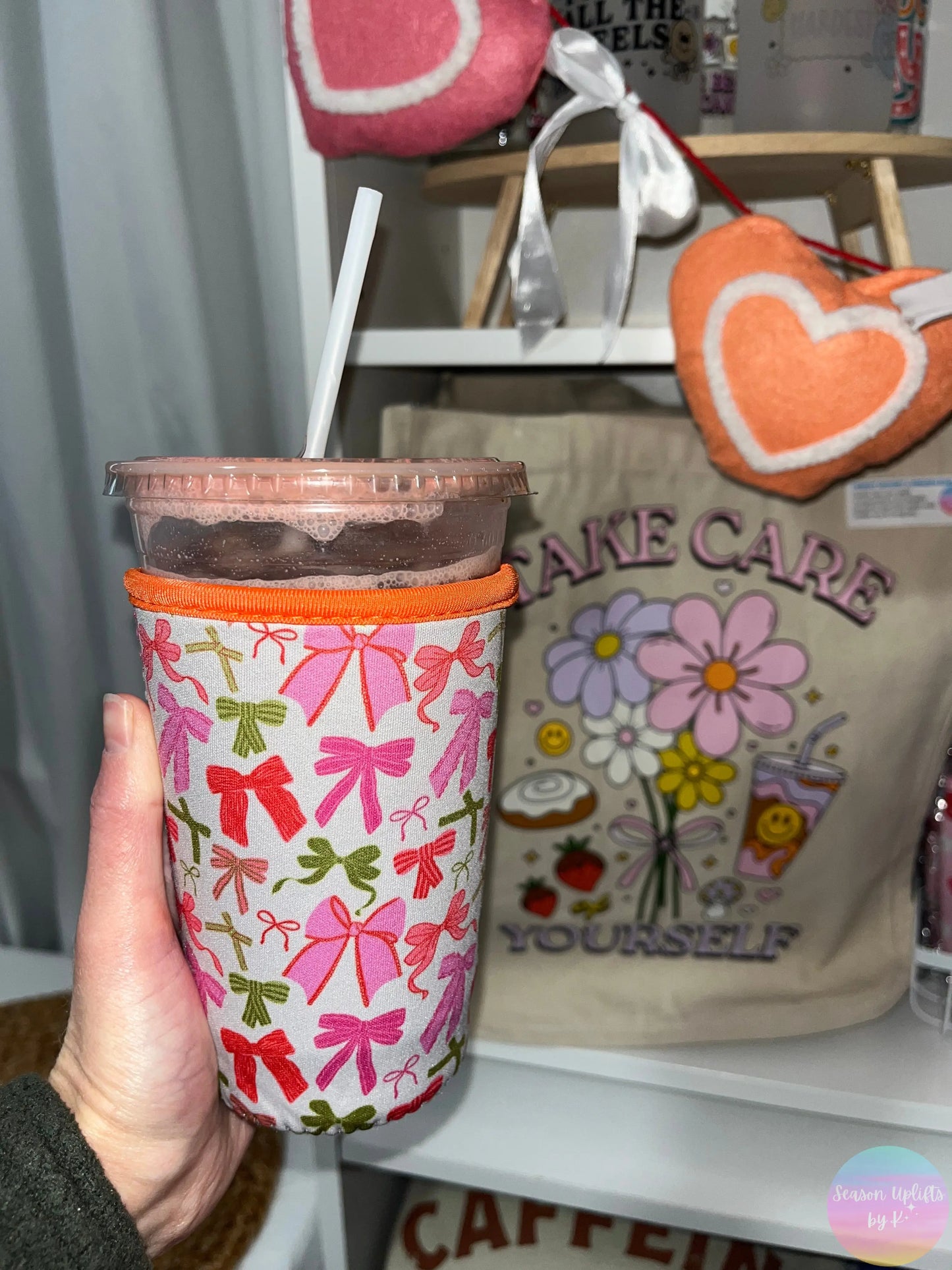 Bows Medium Coffee Sleeve Season Uplifts by K