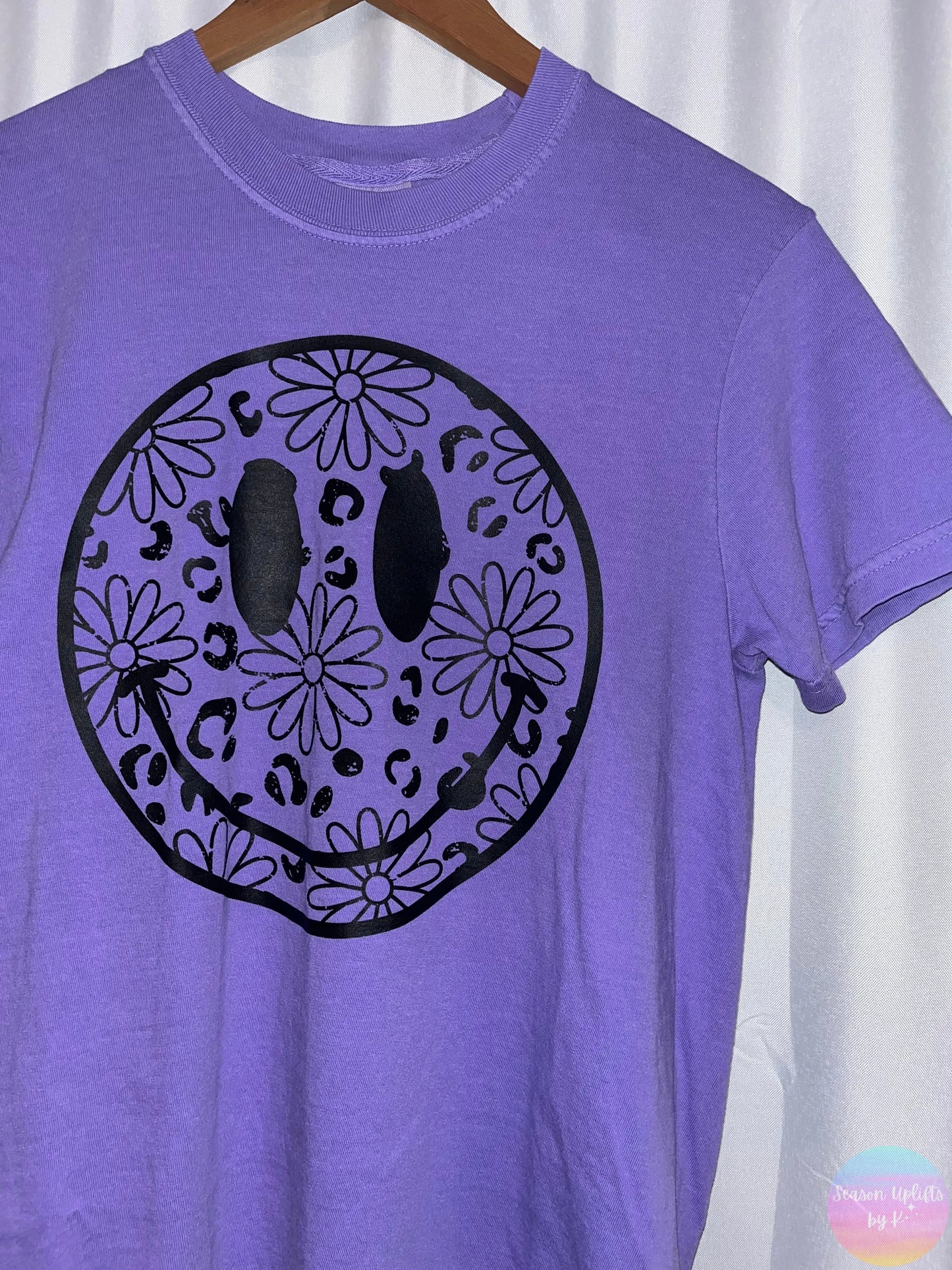 Keep Smiling Violet T-shirt Season Uplifts by K